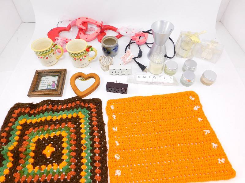 lot 31 image: Lot of Home Decor Items