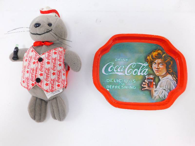lot 33 image: Coca-Cola Items