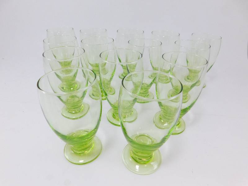 lot 37 image: Lot of Glasses