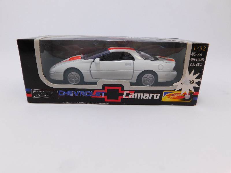 lot 53 image: 132 Die Cast 1999 Chevrolet Camaro