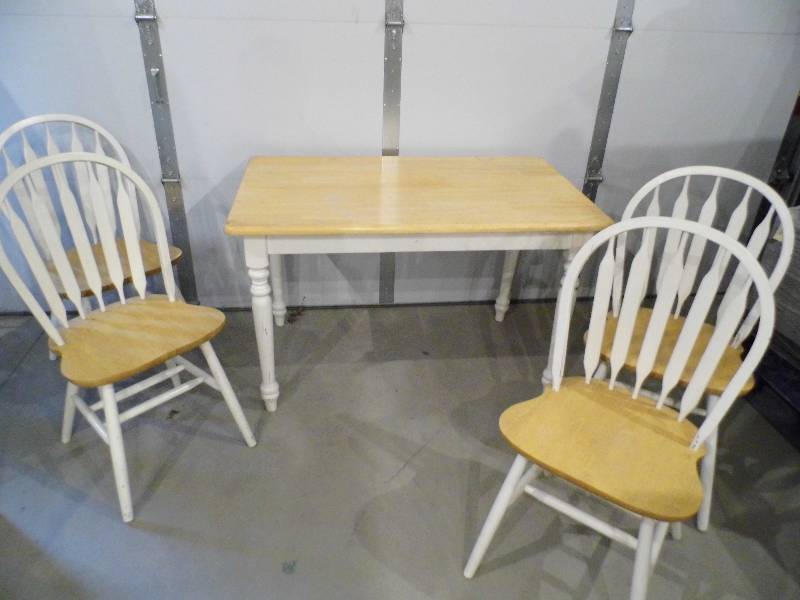Table & Chairs