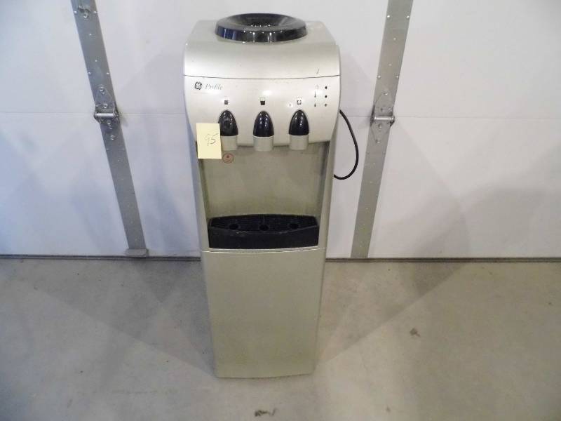 GE Profile Water Dispenser & Fridge