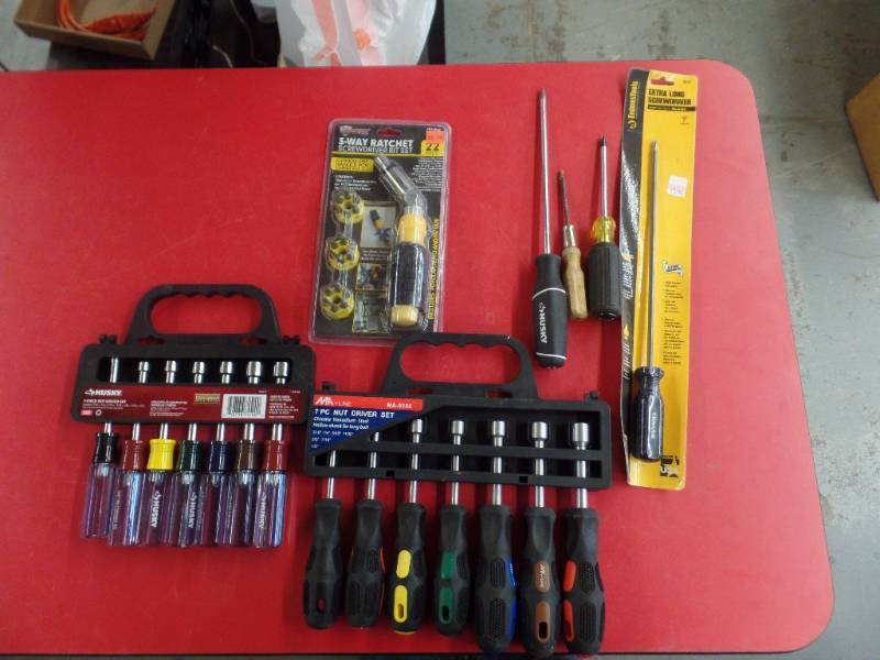 SCREWDRIVERS AND NUT DRIVERS