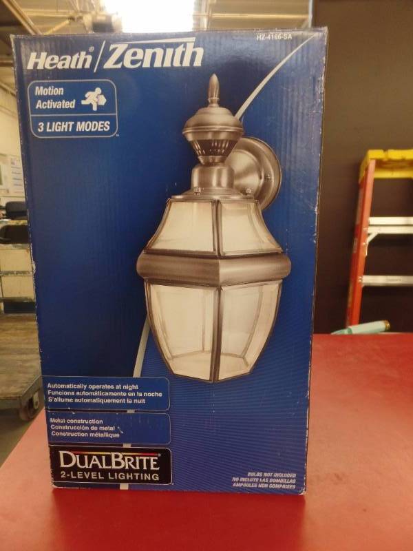 MOTION ACTIVATED OUTDOOR LIGHT - NEW