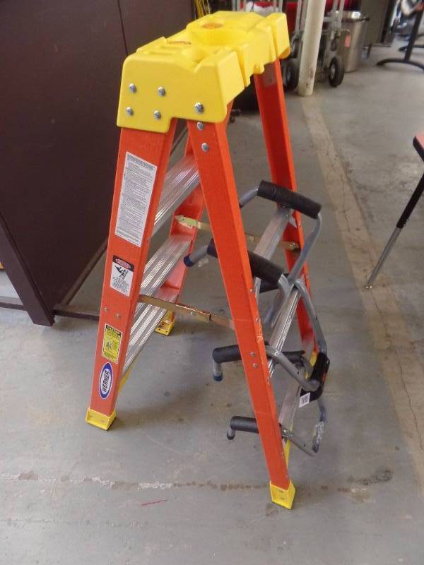 LADDER AND LADDER HANGERS