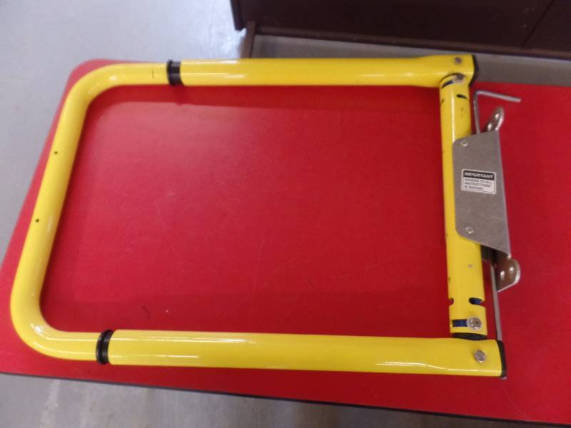 SPRING LOADED SAFETY GATE