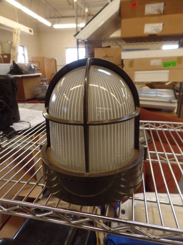 INDUSTRIAL EXTERNAL LIGHT FIXTURE
