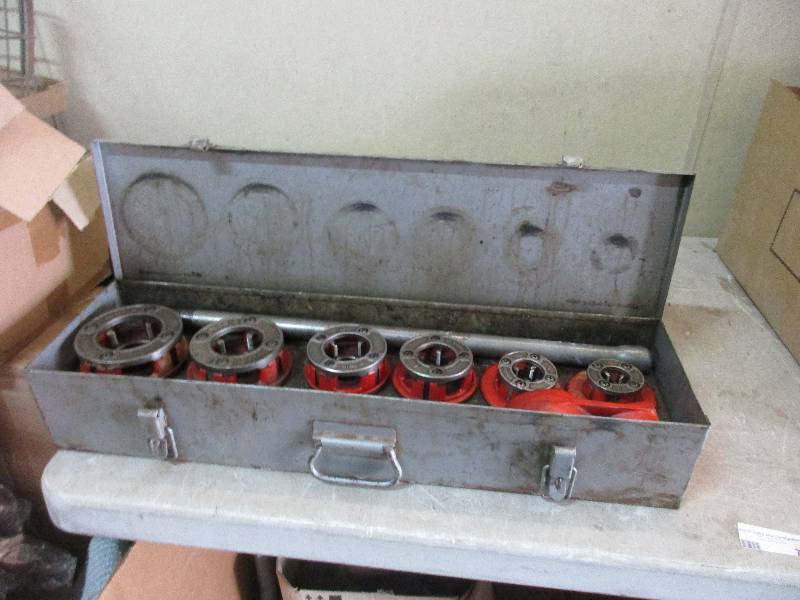 Pipe threader