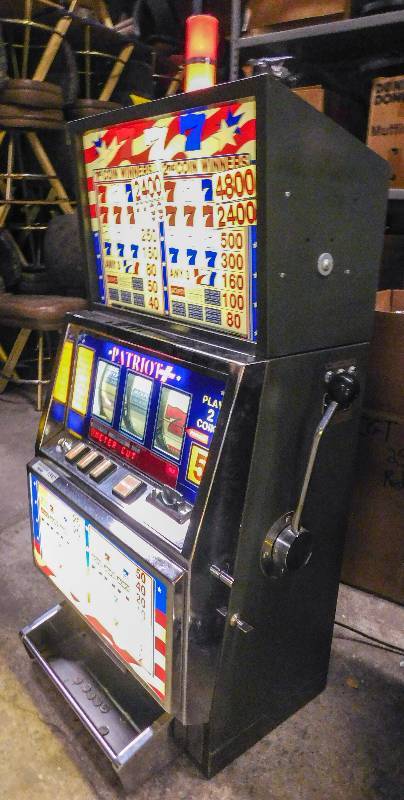 lot 1014 image: CEI CASINO POKER VIDEO POKER SLOT MACHINE -  HANDYMAN SPECIAL 