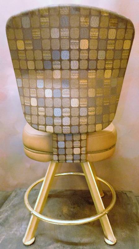 lot 1016 image: PINNACLE 22 CASINO CHAIR