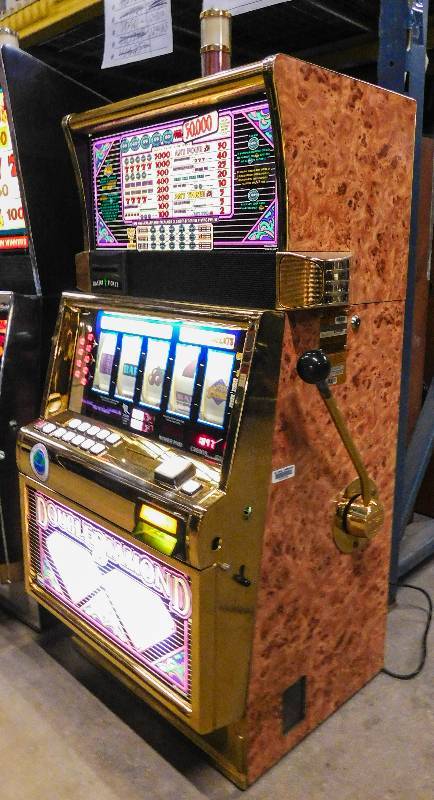 lot 1012 image: IGT DOUBLE DIAMOND REEL SLOT MACHINE
