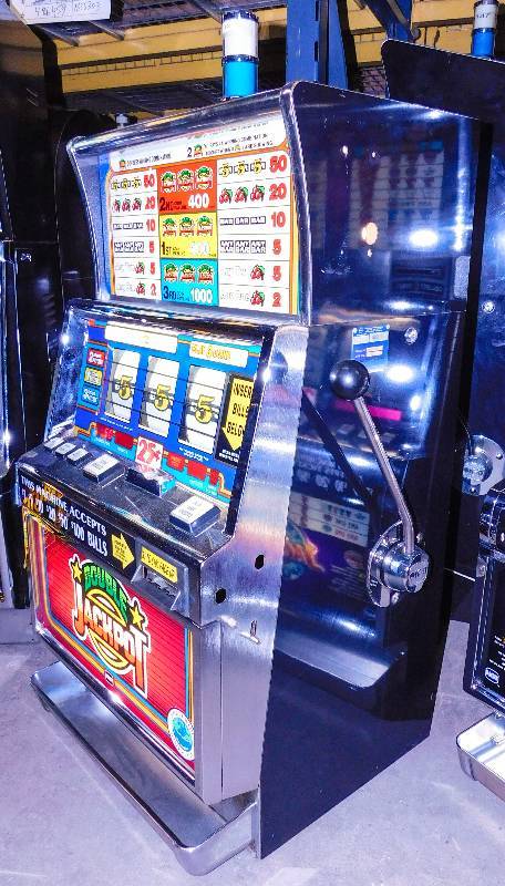 lot 1009 image: IGT DOUBLE JACKPOT REEL SLOT MACHINE w 3 PAYLINES