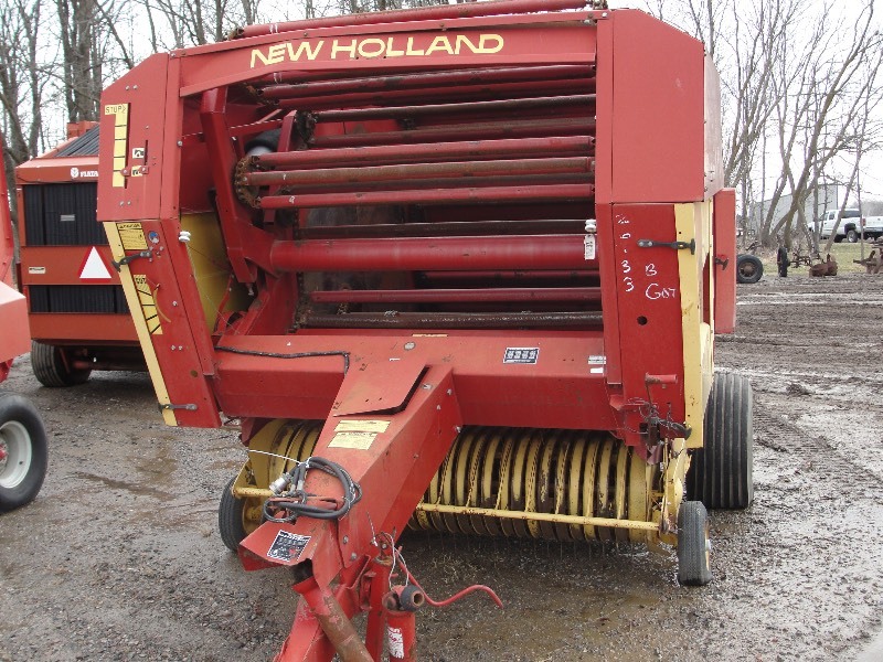 lot 1 image: NEW HOLLAND 855 ROUND BALER