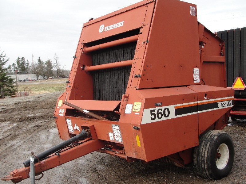 lot 4 image: HESSTON 560 ROUND BALER