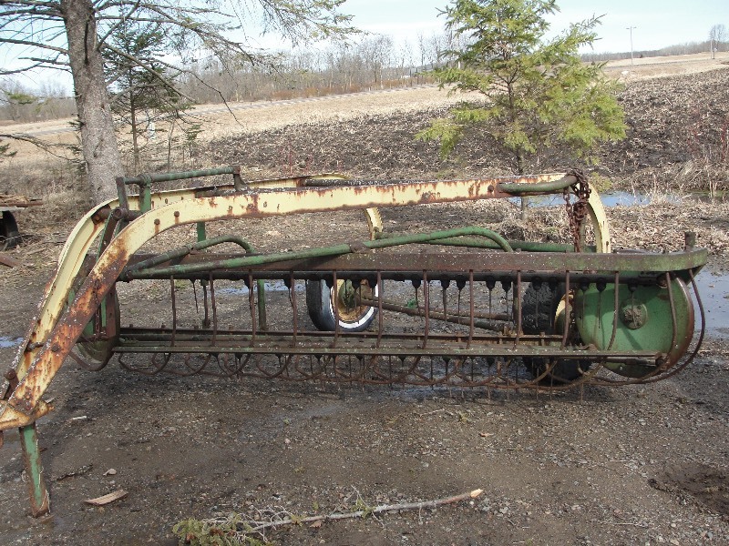 lot 19 image: JOHN DEERE SIDE RAKE