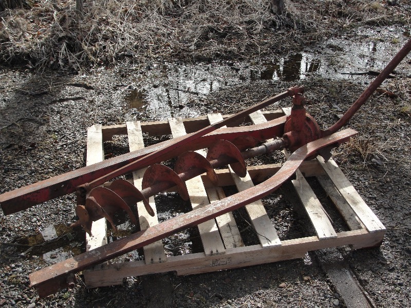 lot 12 image: POST HOLE AUGER