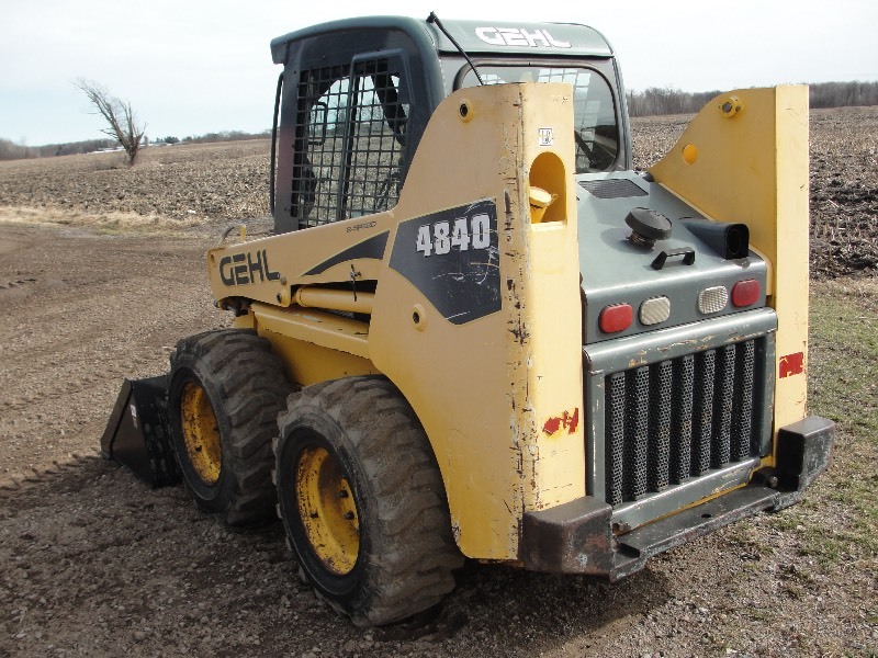 lot 4 image: GEHL 4840 2- SPEED SKIDSTEER