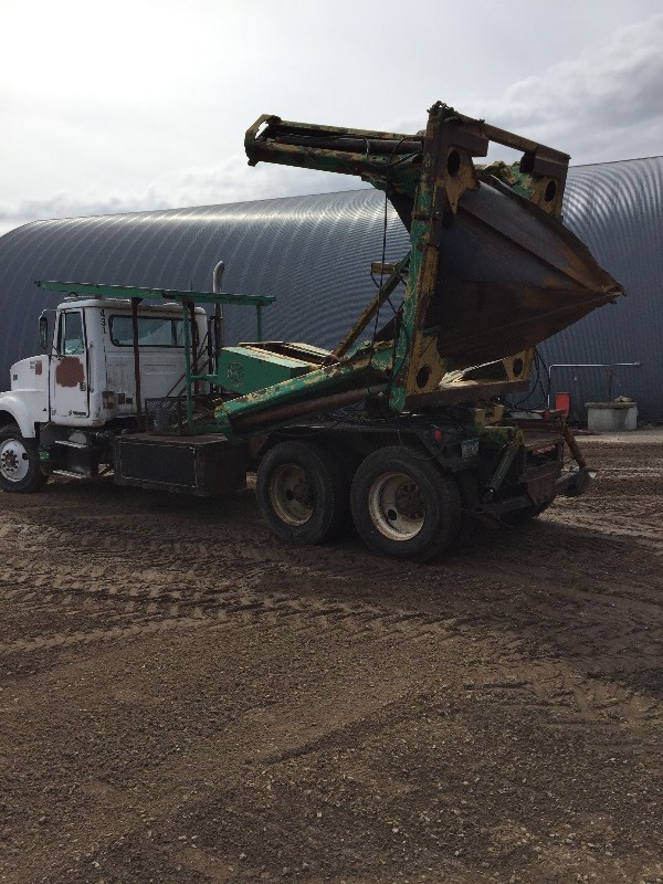 WHITE  ROAD BOSS  TREE SPADE MOVING TRUCK