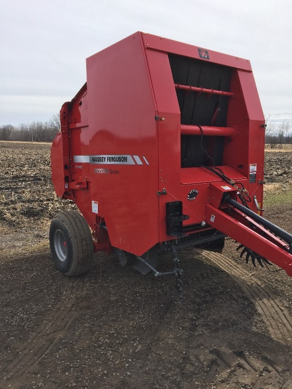 MASSY 1746 ROUND BALER