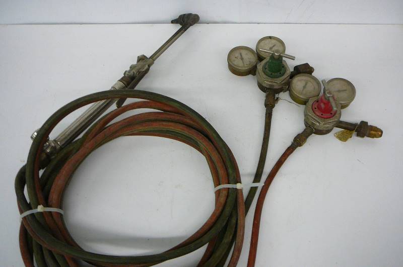 lot 12 image: Smith Torch Set