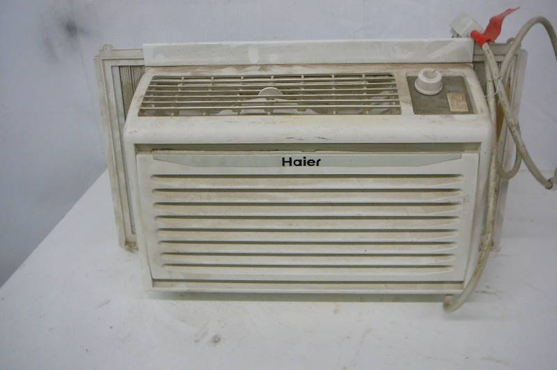 lot 30 image: Window AC