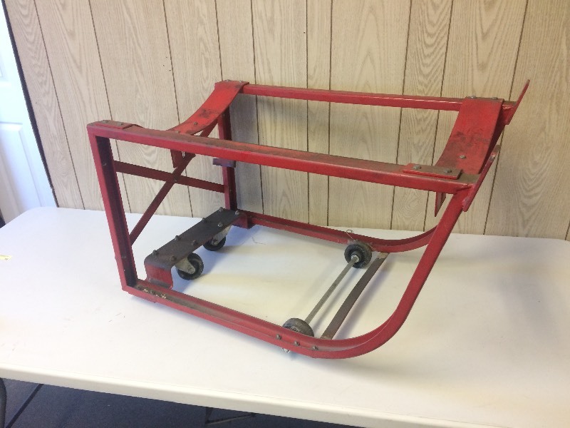 lot 17 image: Barrel Stand on Wheels