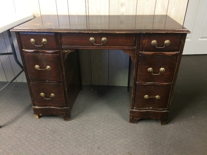 lot 21 image: Vintage Student Desk - Wood