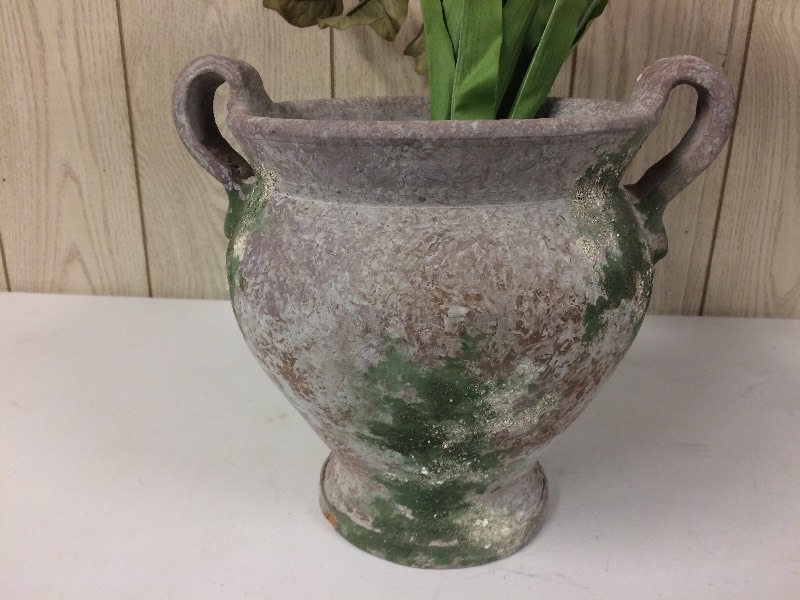 lot 47 image: Heavy Double Handled Vase