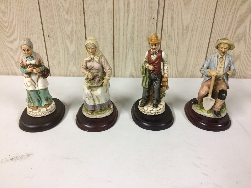 lot 53 image: Homco Elderly Couples Figurines