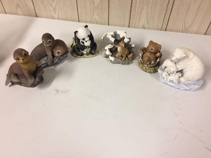 lot 59 image: HOMCO Masterpiece Porcelain Figurines