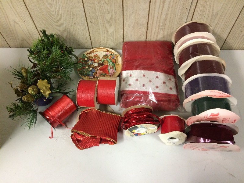 lot 61 image: New Christmas Ribbons & Towels
