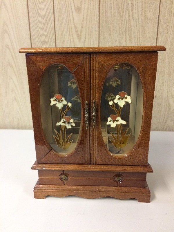 lot 70 image: Jewelry Box and Costume Jewelry
