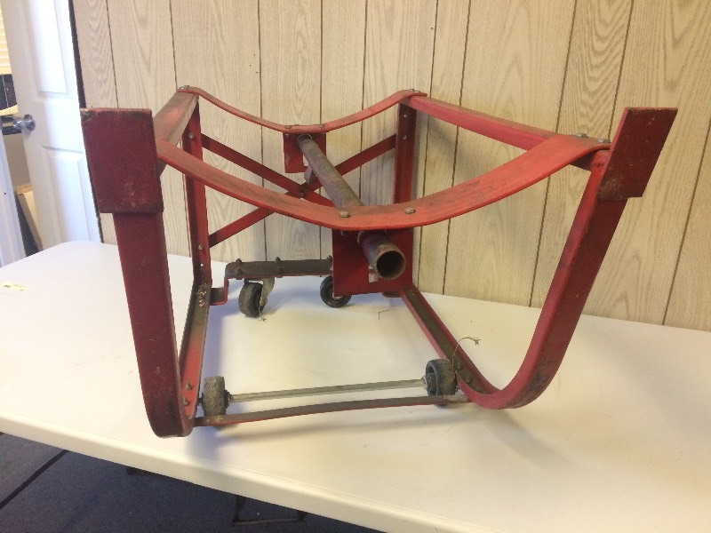 lot 16 image: Barrel Stand on Wheels