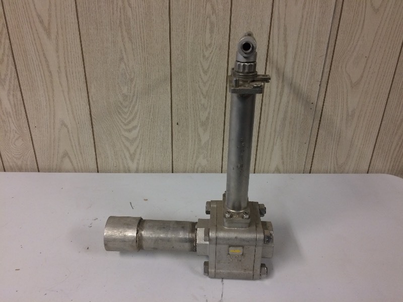 lot 95 image: Stainless Steel Ball Valve 2