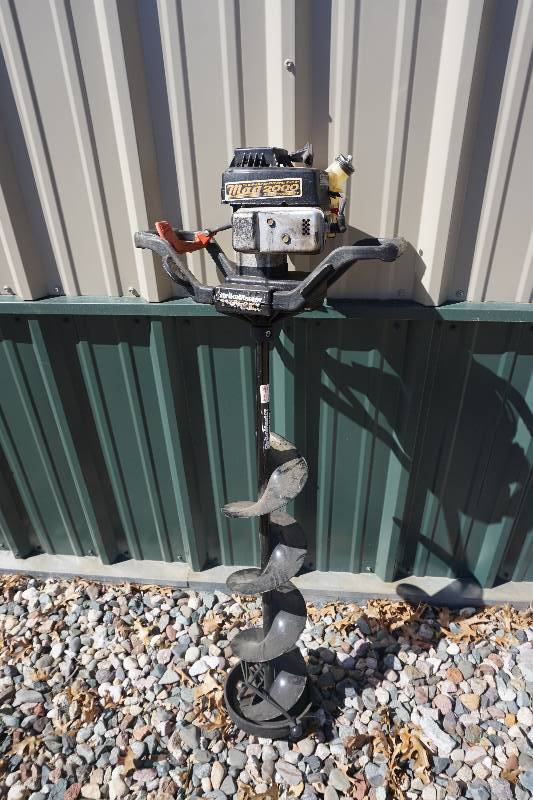 lot 11 image: Strike Master Mag 2000 8 Power Ice Auger