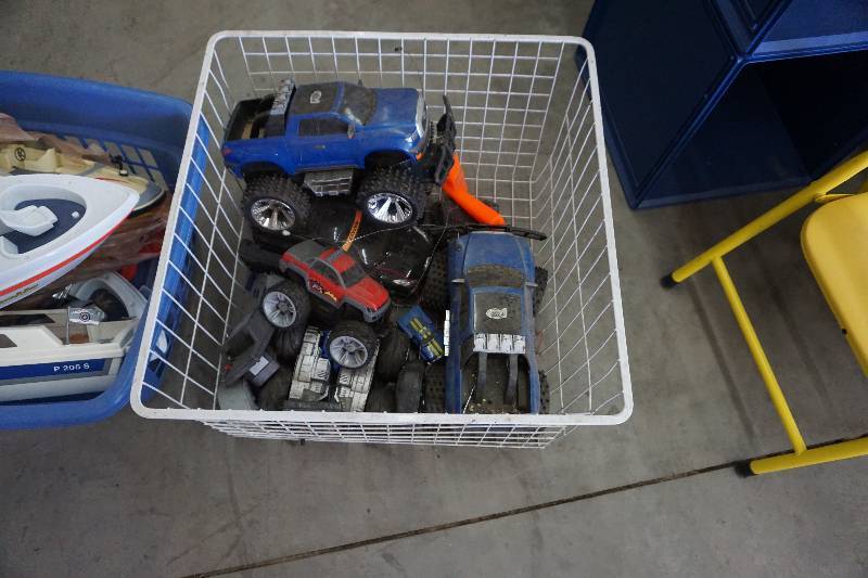 lot 30 image: Lot of Remote Control Cars, Tucks & Boats