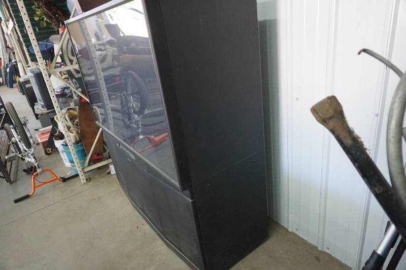 lot 7 image: Mitsubishi Model 1080 Series 65 Projection TV