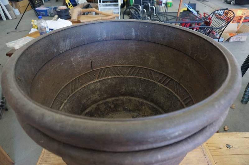 lot 36 image: 2 Large Plastic Flower Pots