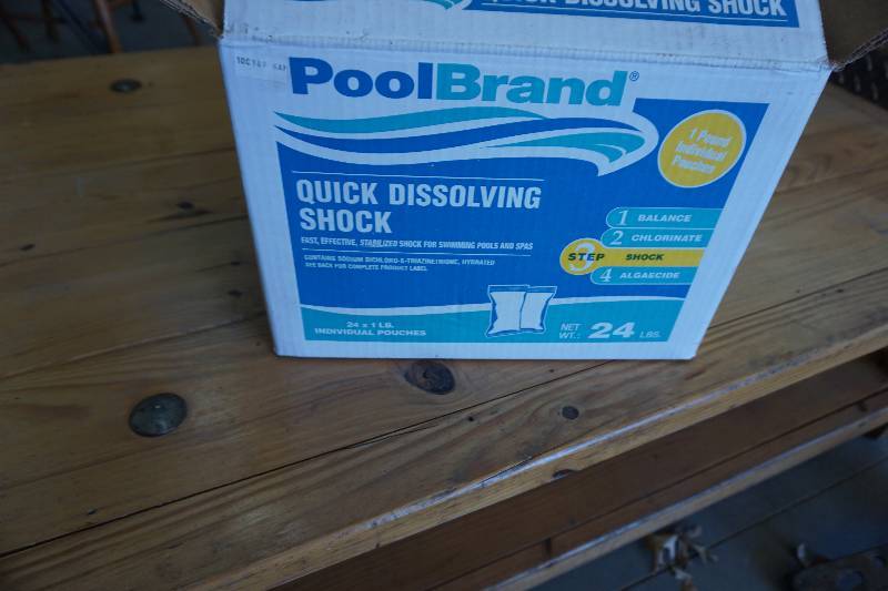 lot 29 image: Pool Brand Quick Desolving Pool Shock Stabilizer