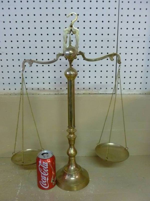 lot 12 image: Vintage Brass Scale
