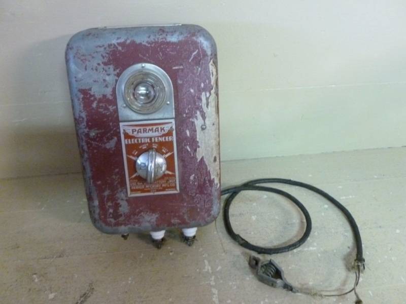 lot 26 image: Vintage Fencer