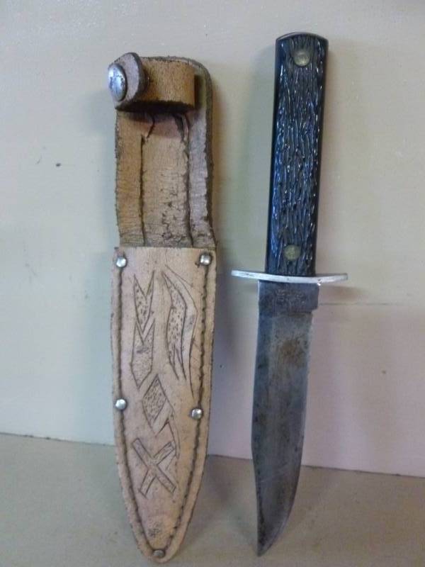 lot 36 image: Vintage Hunting Knife