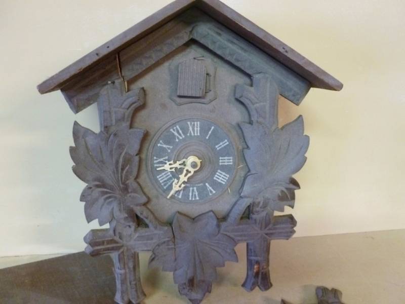 lot 39 image: Coo Coo Clock