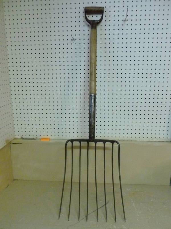 lot 42 image: Silage Fork