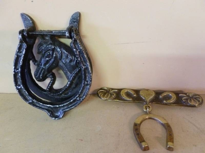 lot 65 image: Horse Themed Items