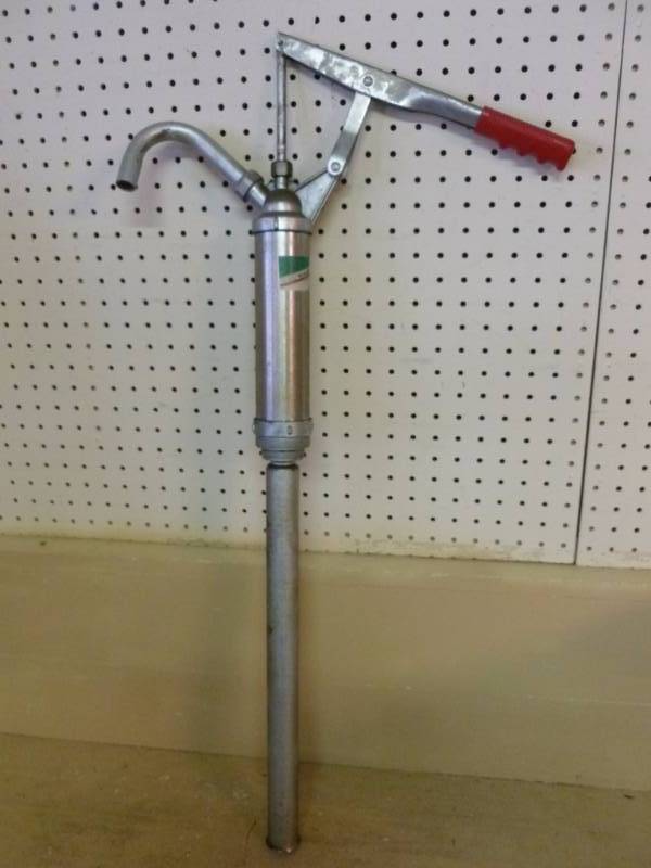 lot 67 image: Barrel Oil Pump