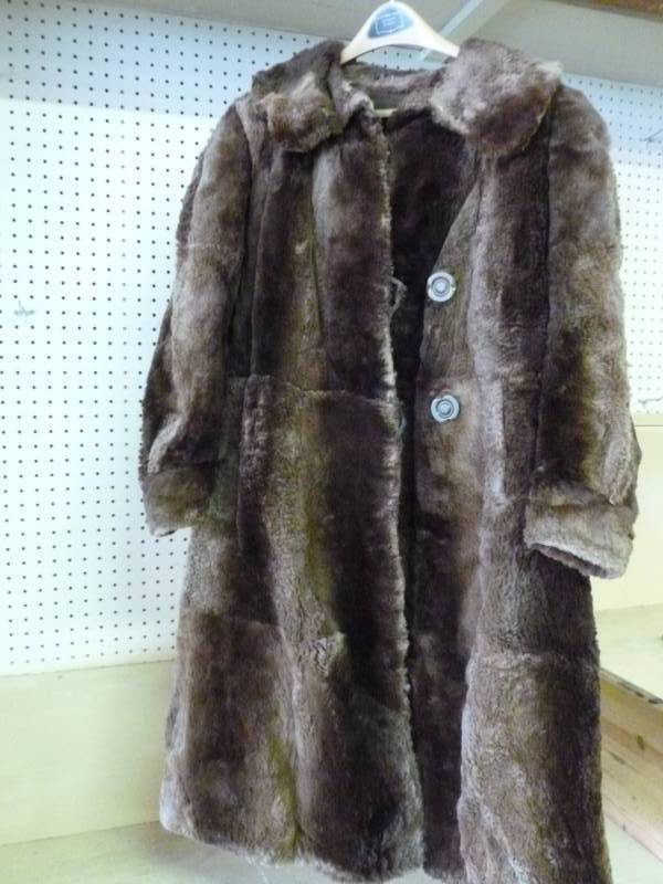 lot 71 image: Vintage Fur Coat
