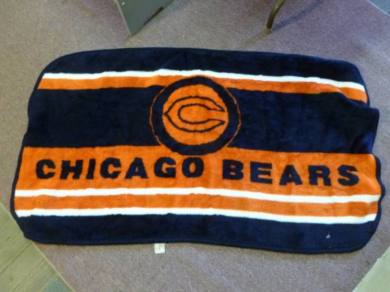 lot 75 image: Chicago Bears Blanket
