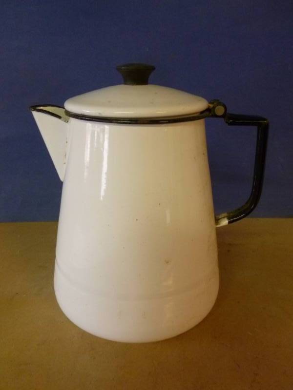 lot 77 image: Vintage Enamelware