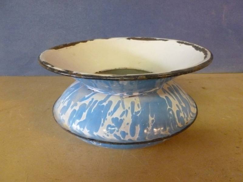 lot 82 image: Vintage Spittoon